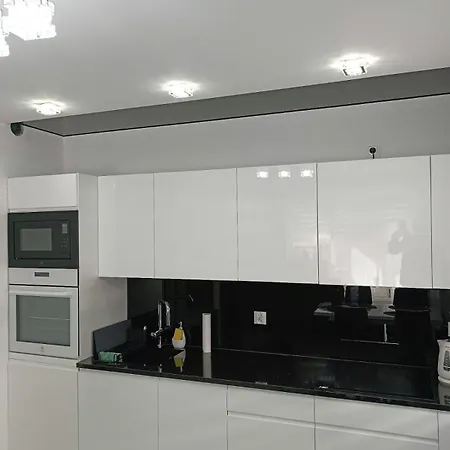 Zakatek Free Parking, Ochrona Apartment