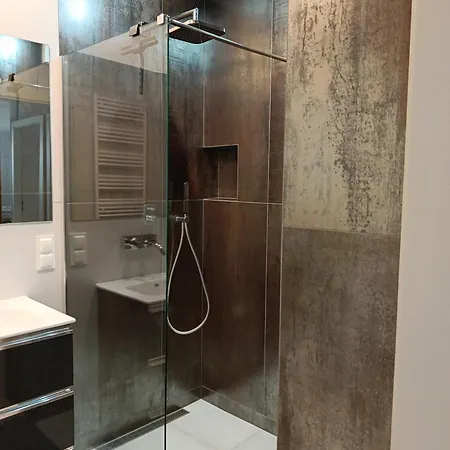 Zakatek Free Parking, Ochrona