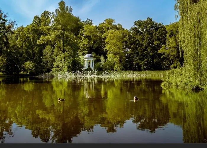 Zakatek Free Parking, Ochrona Apartment